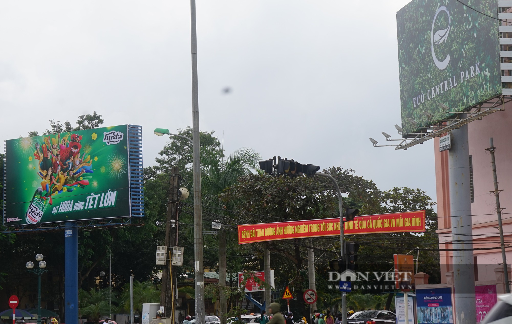 Loạn ma trận biển quảng cáo ở thành phố Vinh, Nghệ An - Ảnh 8.