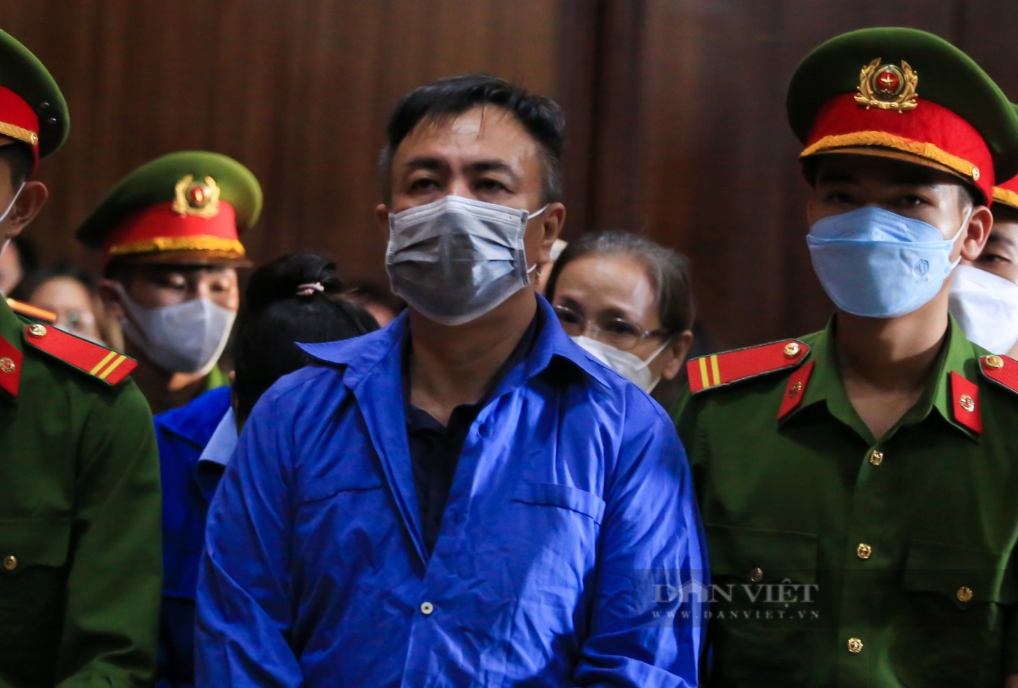 Xét xử sai phạm tại Bệnh viện Mắt TP.HCM: Cựu Giám đốc Nguyễn Minh Khải bị đề nghị mức án bao nhiêu năm tù? - Ảnh 2.