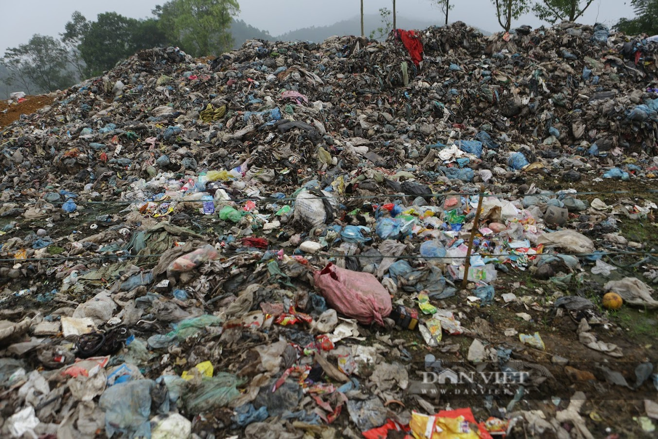 Phú Thọ: Lo sợ suy giảm nòi giống, người dân dựng lán, lập chốt 24/24h chặn xe rác gây ô nhiễm - Ảnh 4.