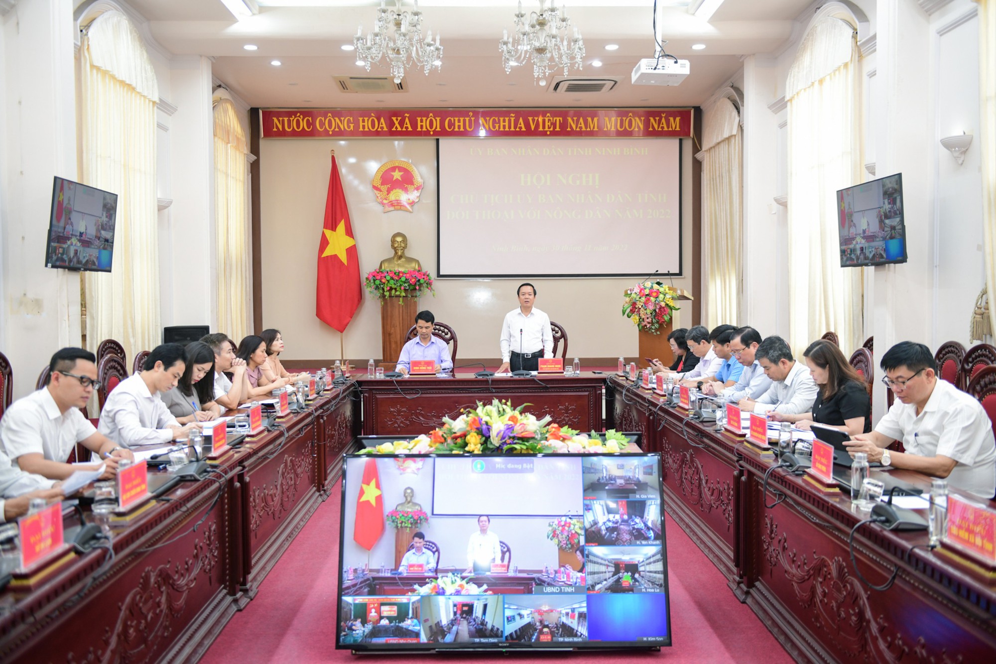 Chủ tịch UBND tỉnh Ninh Bình Phạm Quang Ngọc đối thoại với nông dân năm 2022 - Ảnh 1.