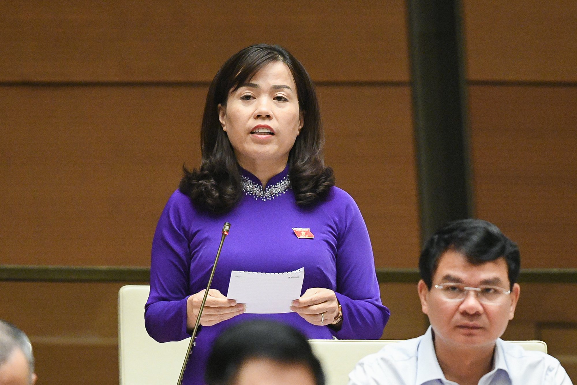 Bộ trưởng Nguyễn Mạnh Hùng: Dành 400.000 điện thoại thông minh cho bà con, 400.000 Ipad cho học sinh - Ảnh 1.