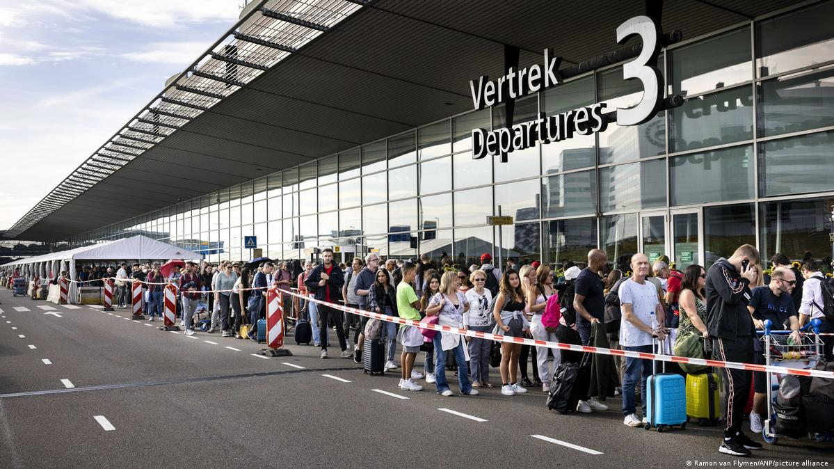 Đi máy bay trở thành cơn ác mộng, du khách chi 30 triệu mua dịch vụ VIP của sân bay - Ảnh 2.
