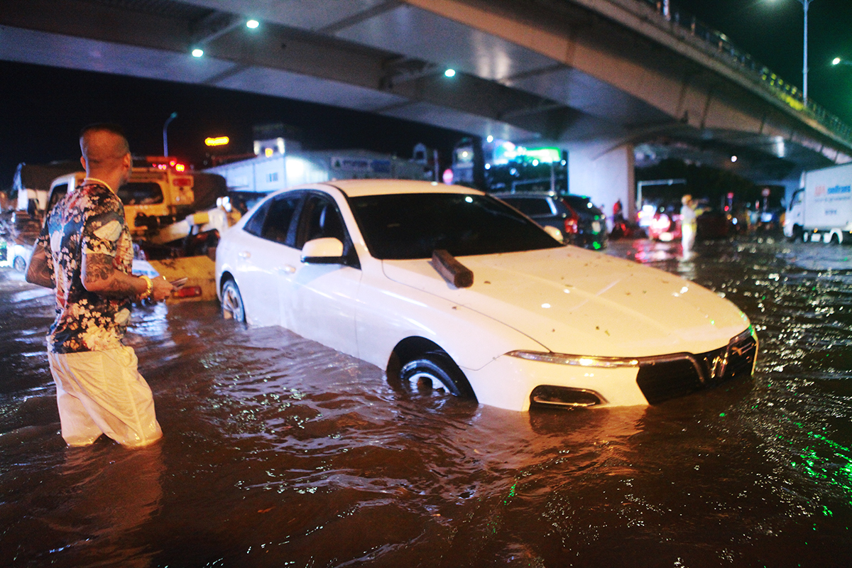 &quot;Mưa cũng ngập, không mưa cũng lụt&quot;, Bộ trưởng Nguyễn Văn Thắng đã rất sâu sát  - Ảnh 3.
