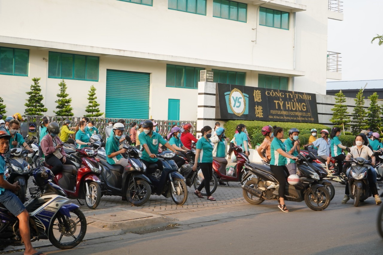 Mất việc làm cuối năm, người lao động có thể nhận những khoản tiền nào? - Ảnh 1.