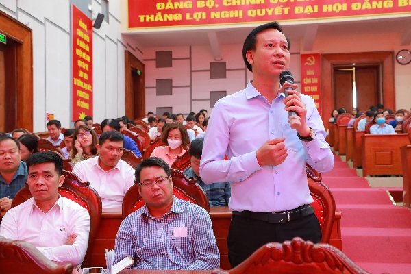 Chủ tịch Mê Linh đề nghị các thầy cô giáo tích cực vận động, tuyên truyền về đường Vành đai 4 - Ảnh 1.
