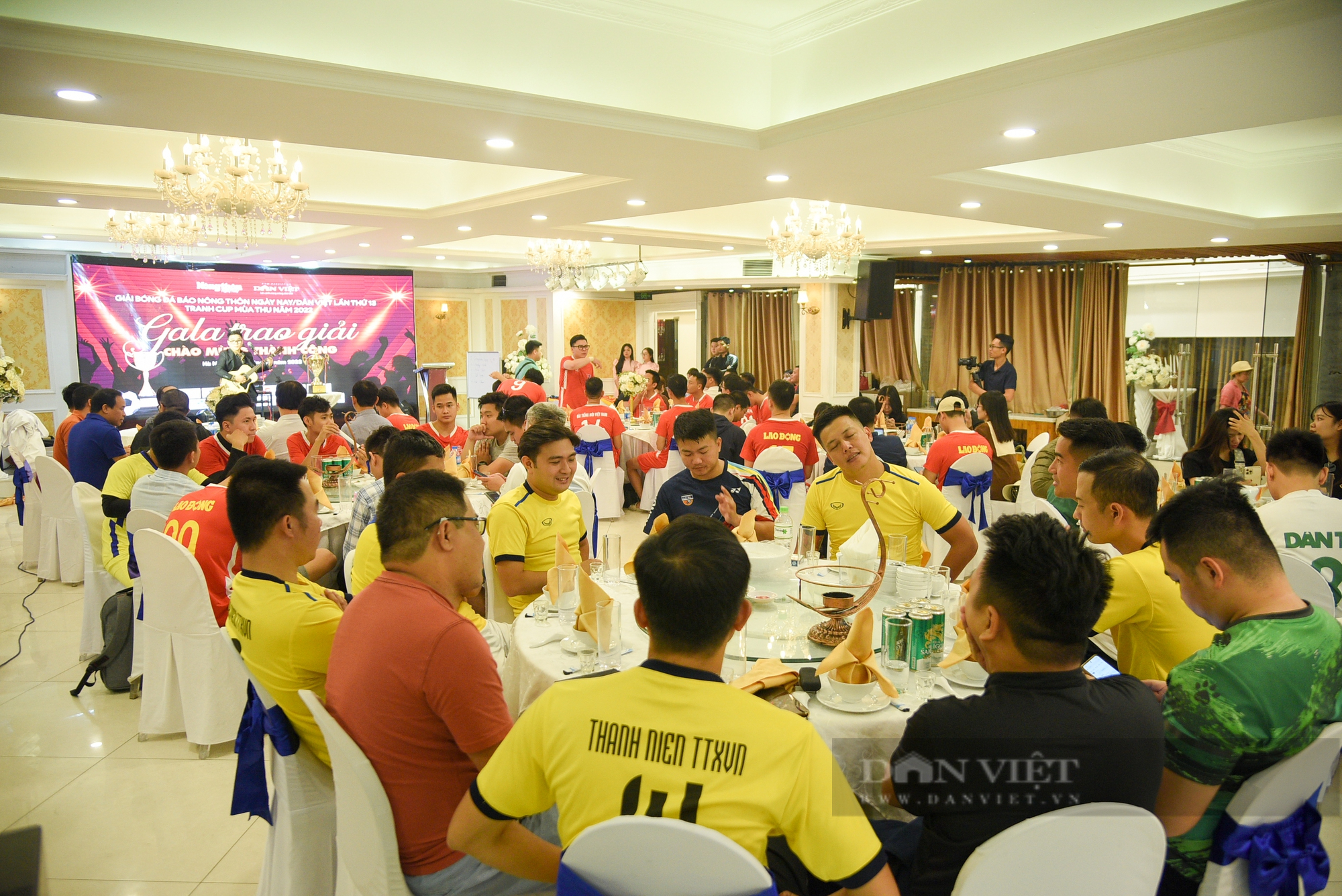 Hình ảnh Lễ bế mạc và Gala trao Giải bóng đá NTNN/Dân Việt 2022 - Ảnh 1.