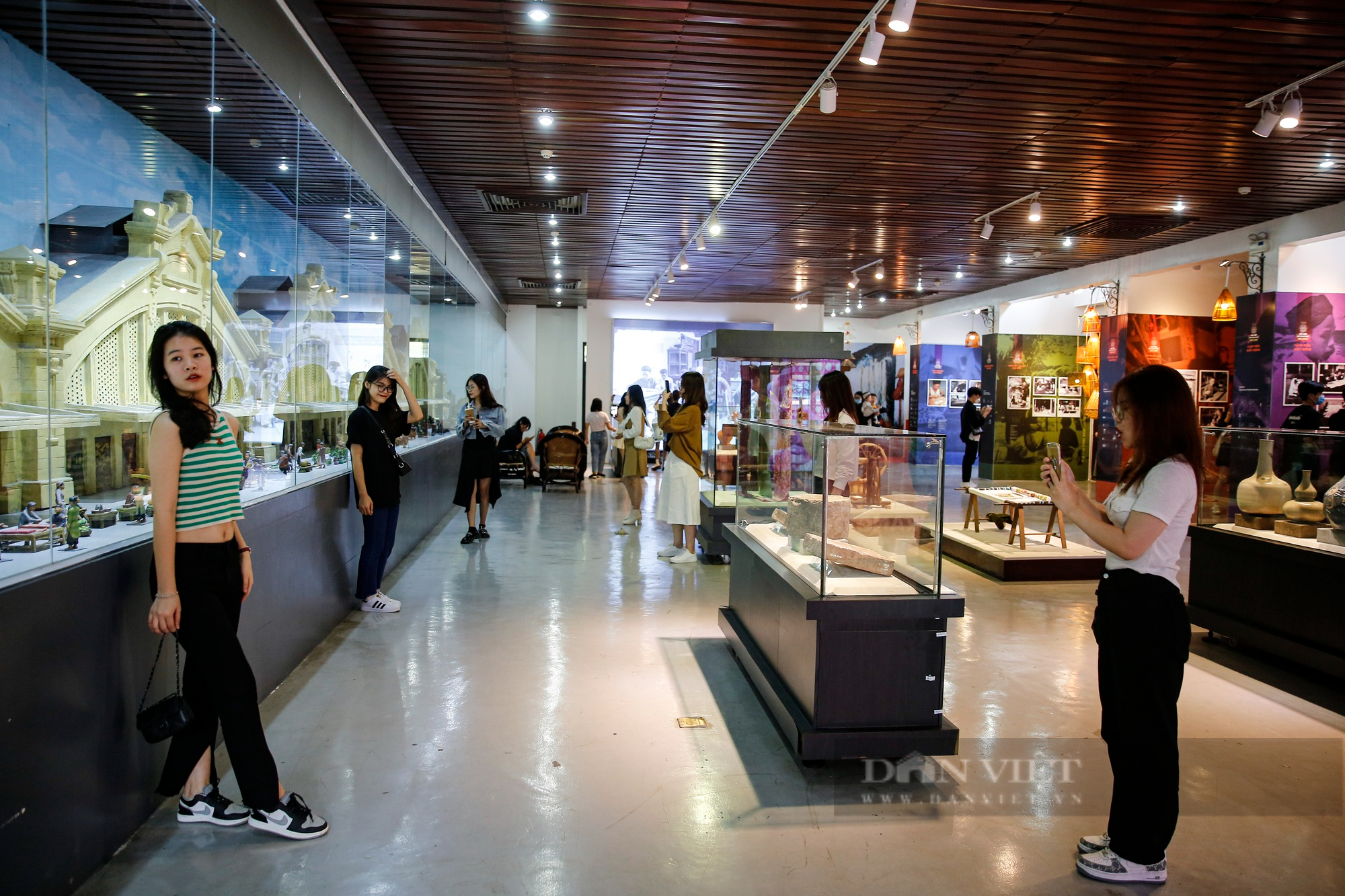 Giới trẻ hô biến Bảo tàng Hà Nội thành địa điểm &quot;sống ảo&quot; mới lạ - Ảnh 12.