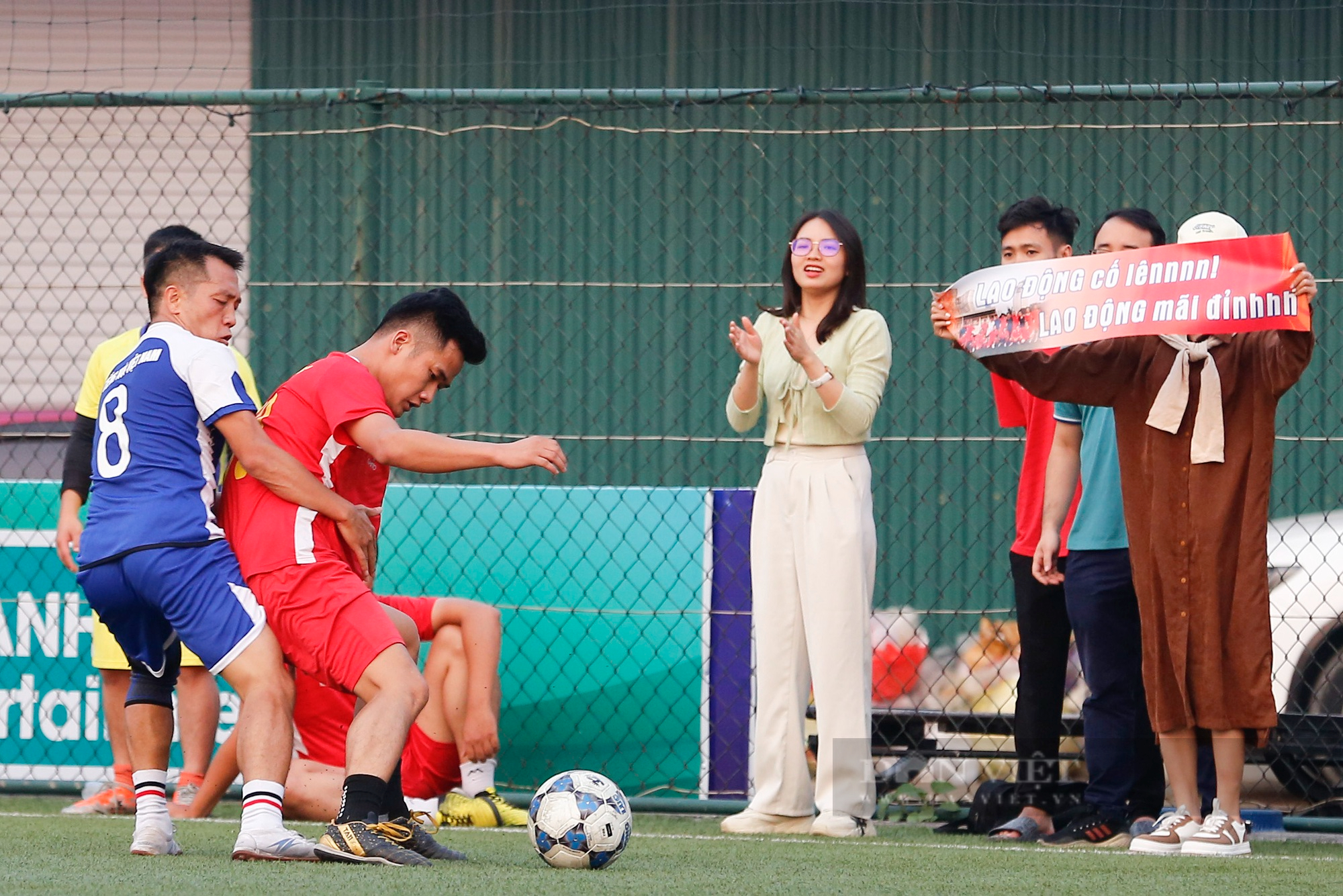 Đội bóng VOV chính thức lên ngôi vô địch sau chiến thắng nghẹt thở trước báo Lao Động - Ảnh 13.