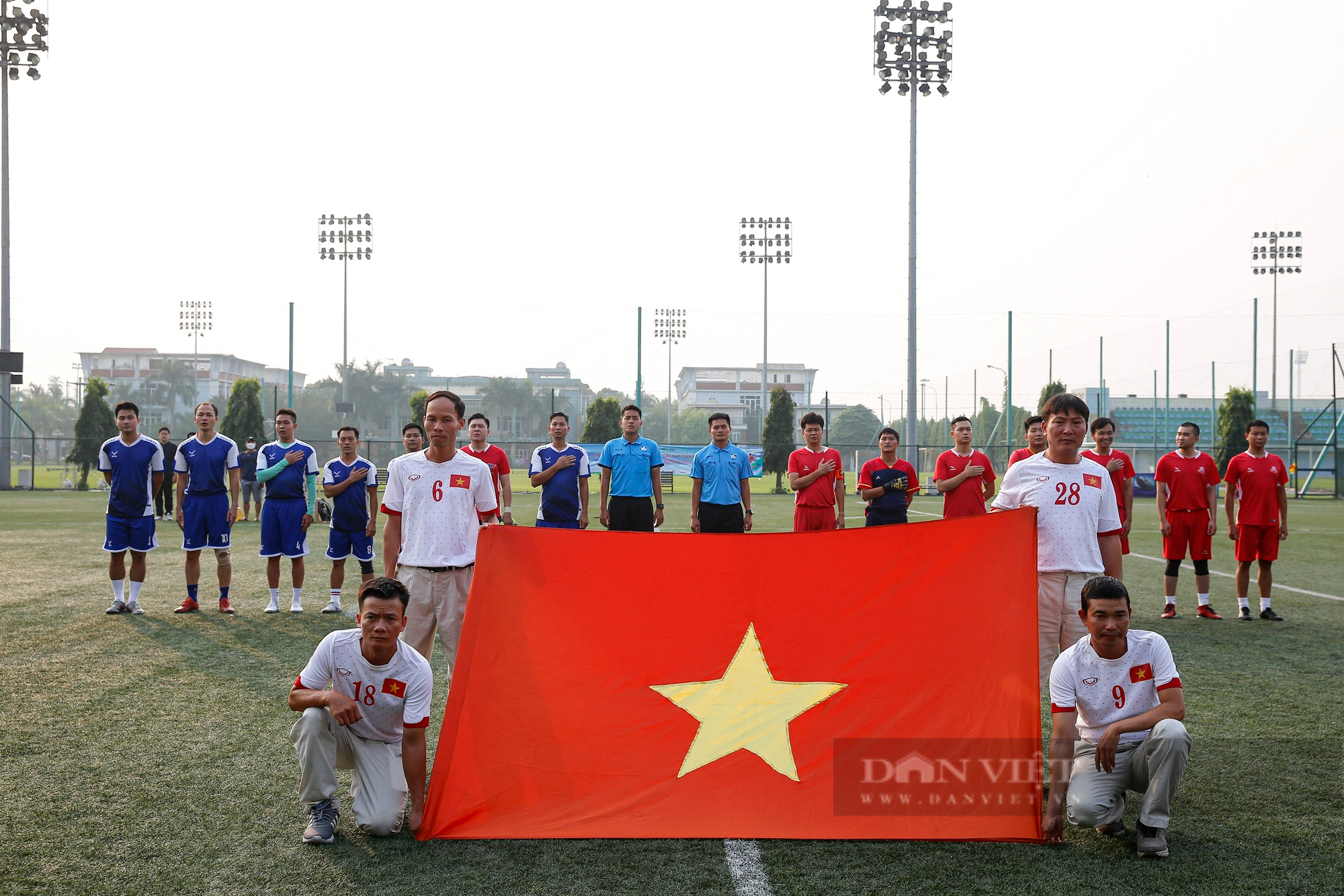 Đội bóng VOV chính thức lên ngôi vô địch sau chiến thắng nghẹt thở trước báo Lao Động - Ảnh 2.