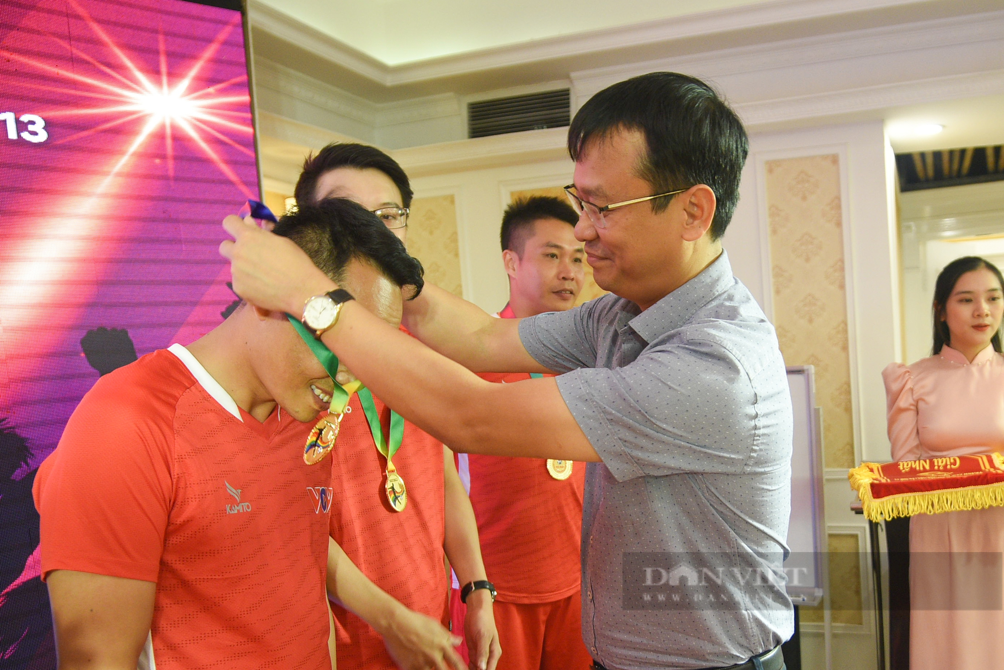 Hình ảnh Lễ bế mạc và Gala trao Giải bóng đá NTNN/Dân Việt 2022 - Ảnh 4.
