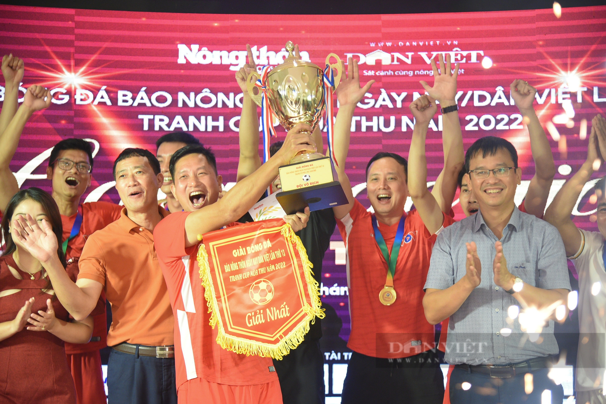 Hình ảnh Lễ bế mạc và Gala trao Giải bóng đá NTNN/Dân Việt 2022 - Ảnh 5.