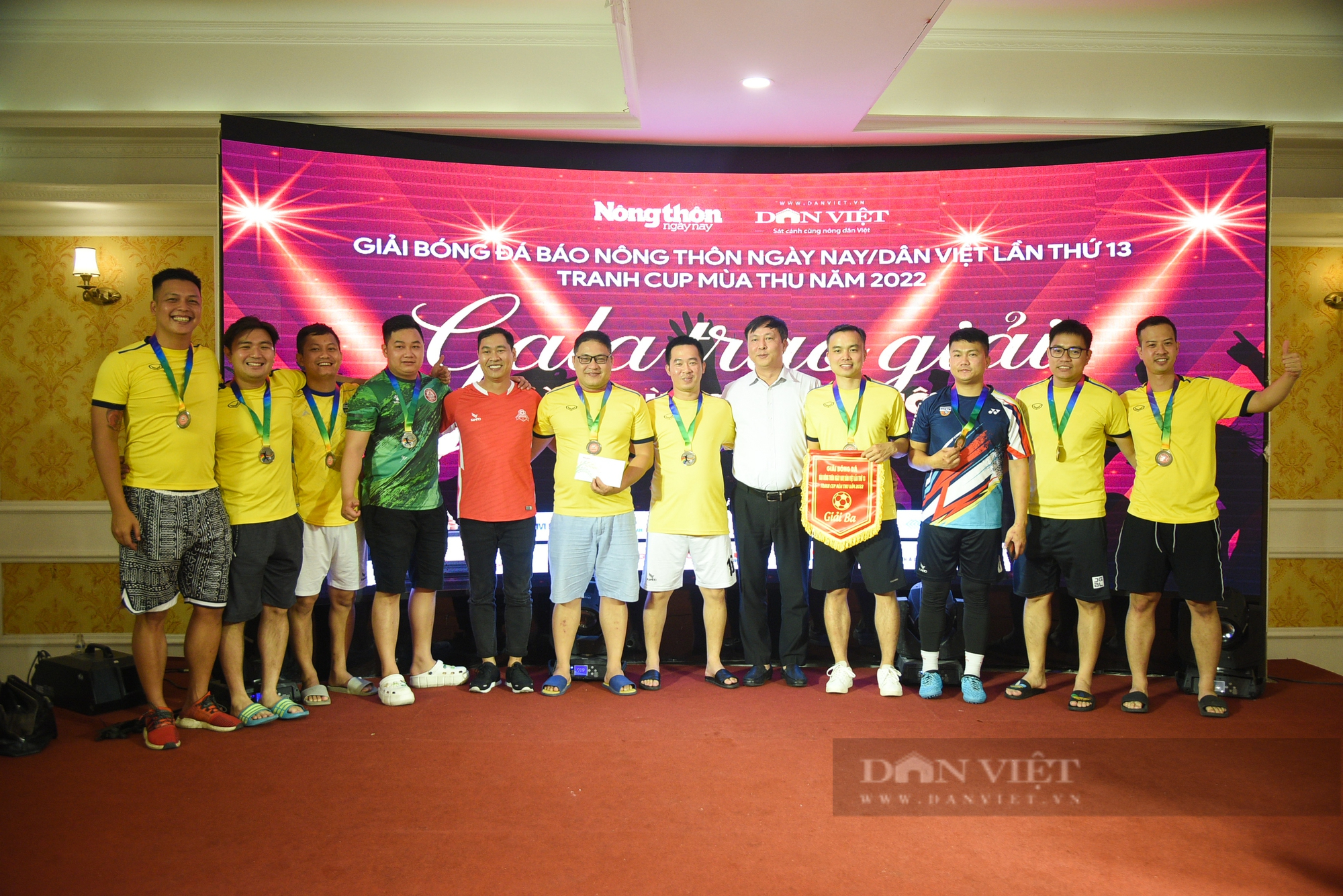 Hình ảnh Lễ bế mạc và Gala trao Giải bóng đá NTNN/Dân Việt 2022 - Ảnh 7.