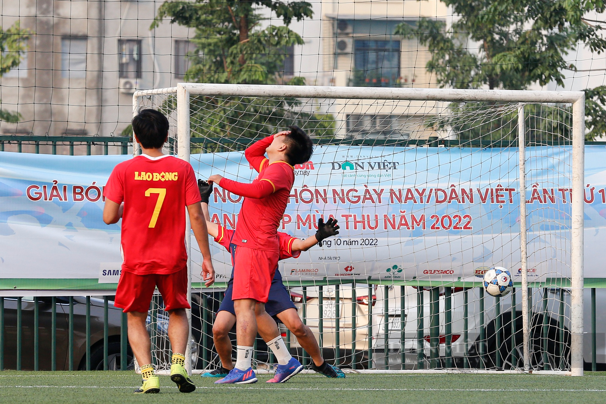 Đội bóng VOV chính thức lên ngôi vô địch sau chiến thắng nghẹt thở trước báo Lao Động - Ảnh 8.