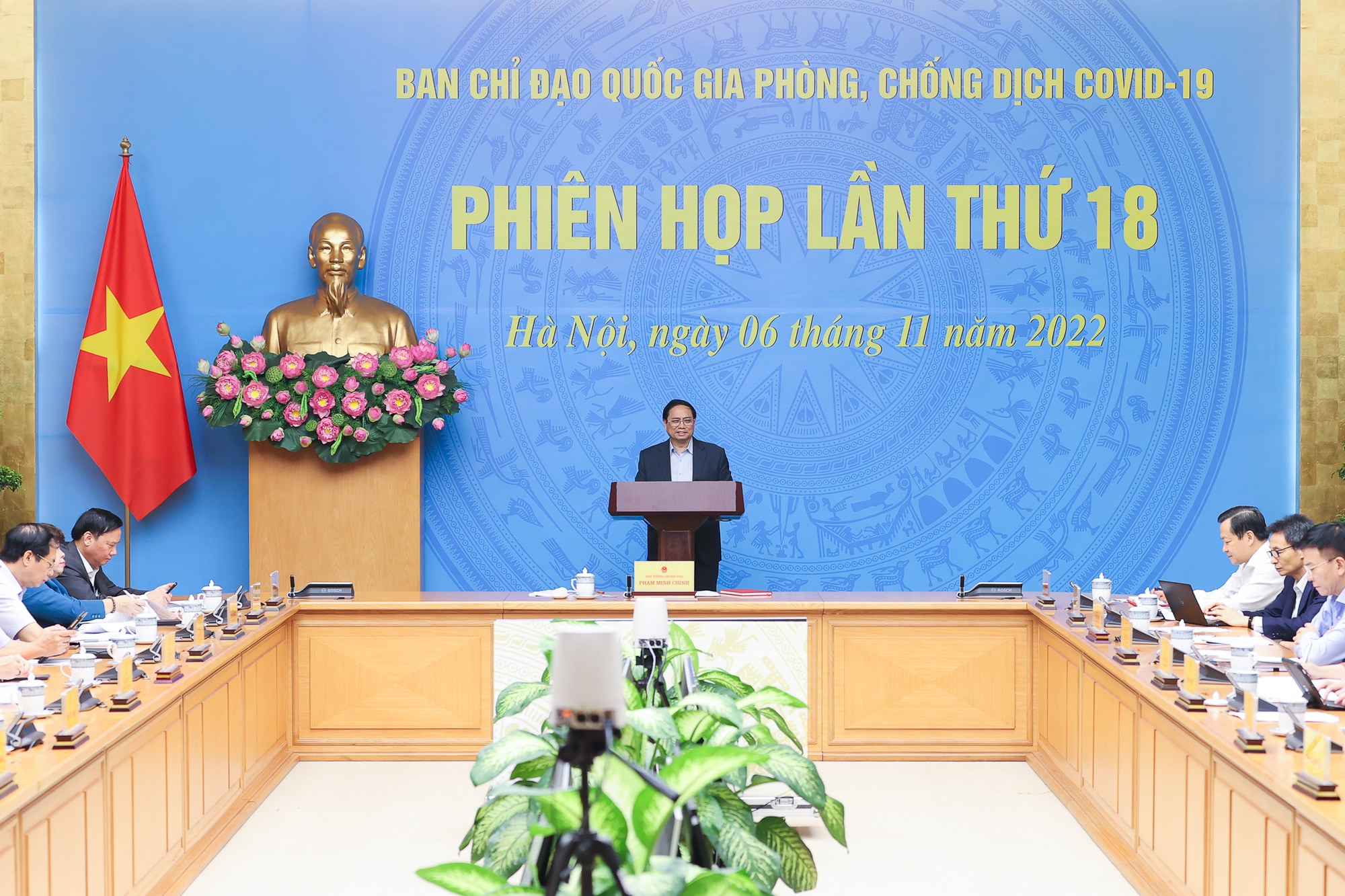 Thủ tướng Phạm Minh Chính: Nếu ai không dám làm thì hãy xin nghỉ, đứng sang một bên - Ảnh 1.