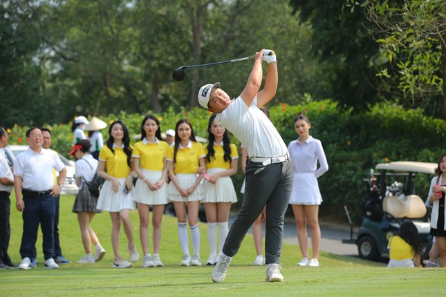Golfer 15 tuổi Nguyễn Anh Minh đi vào lịch sử Tiền Phong Golf Championship  - Ảnh 1.