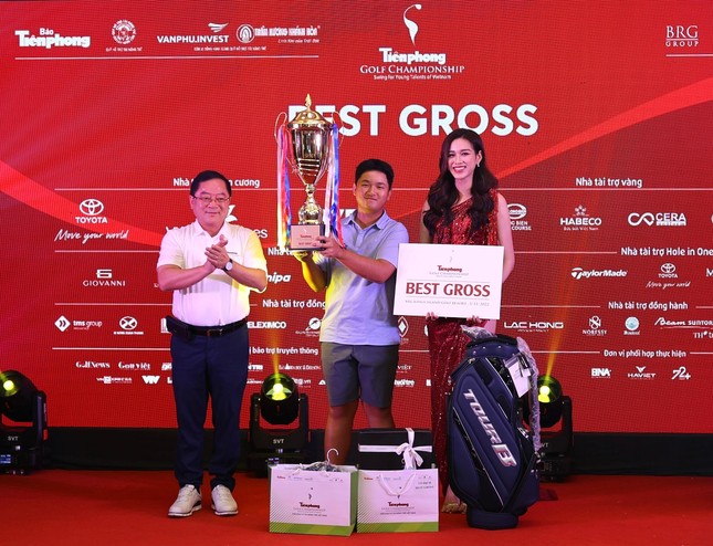 Golfer 15 tuổi Nguyễn Anh Minh đi vào lịch sử Tiền Phong Golf Championship  - Ảnh 3.