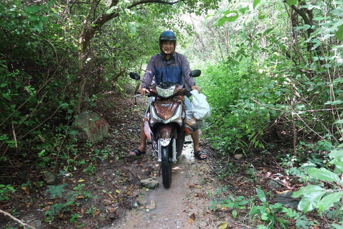 Vùng biển ở Bình Thuận đẹp lạ như phim, vì sao nơi khác ồn ào mà nơi đây vẫn vắng như &quot;cố tình&quot; cô đơn? - Ảnh 1.