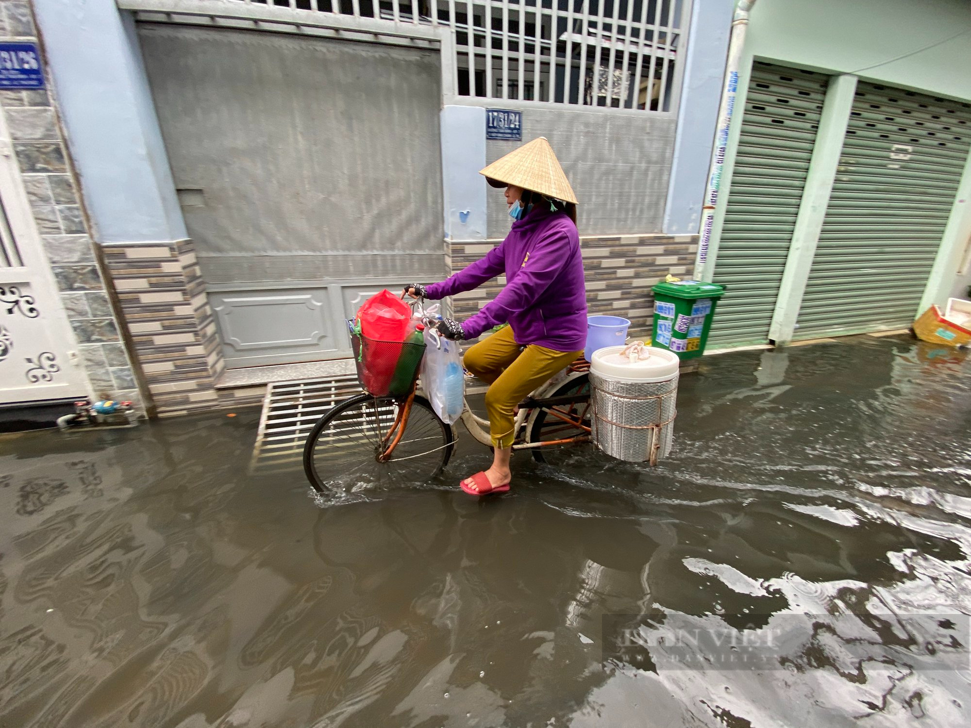 Người dân khốn đốn khi nhiều con hẻm trên địa bàn TP.Thủ Đức ngập sâu, sình lầy mặc dù không mưa - Ảnh 4.