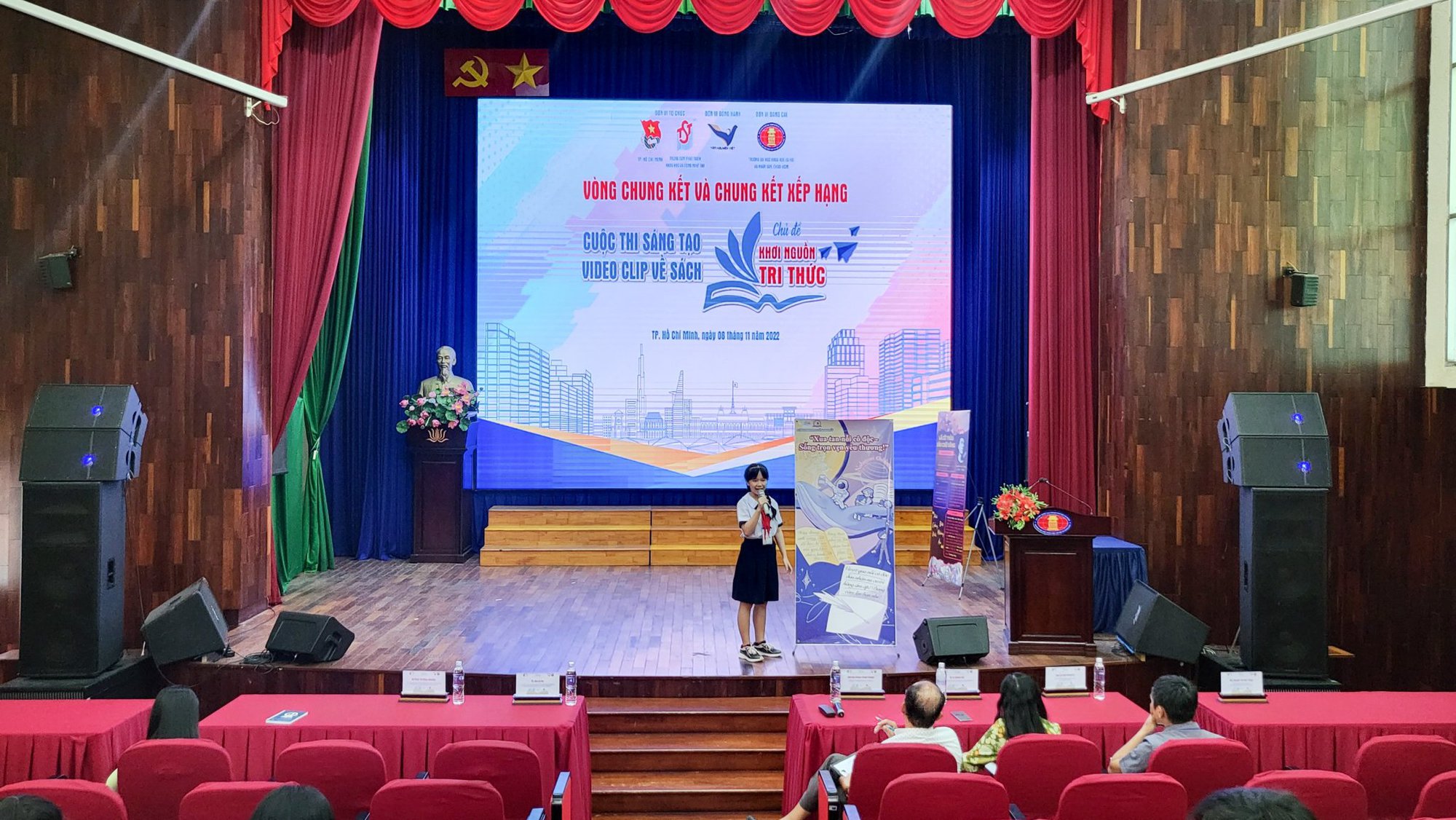 TP.HCM: Học sinh hào hứng tại sân chơi sáng tạo video clip về sách - Ảnh 1.