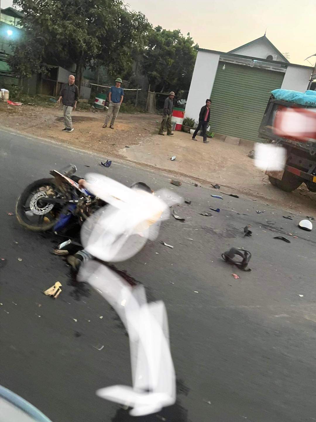 Sơn La: Xe tải va chạm xe máy, 1 người tử vong