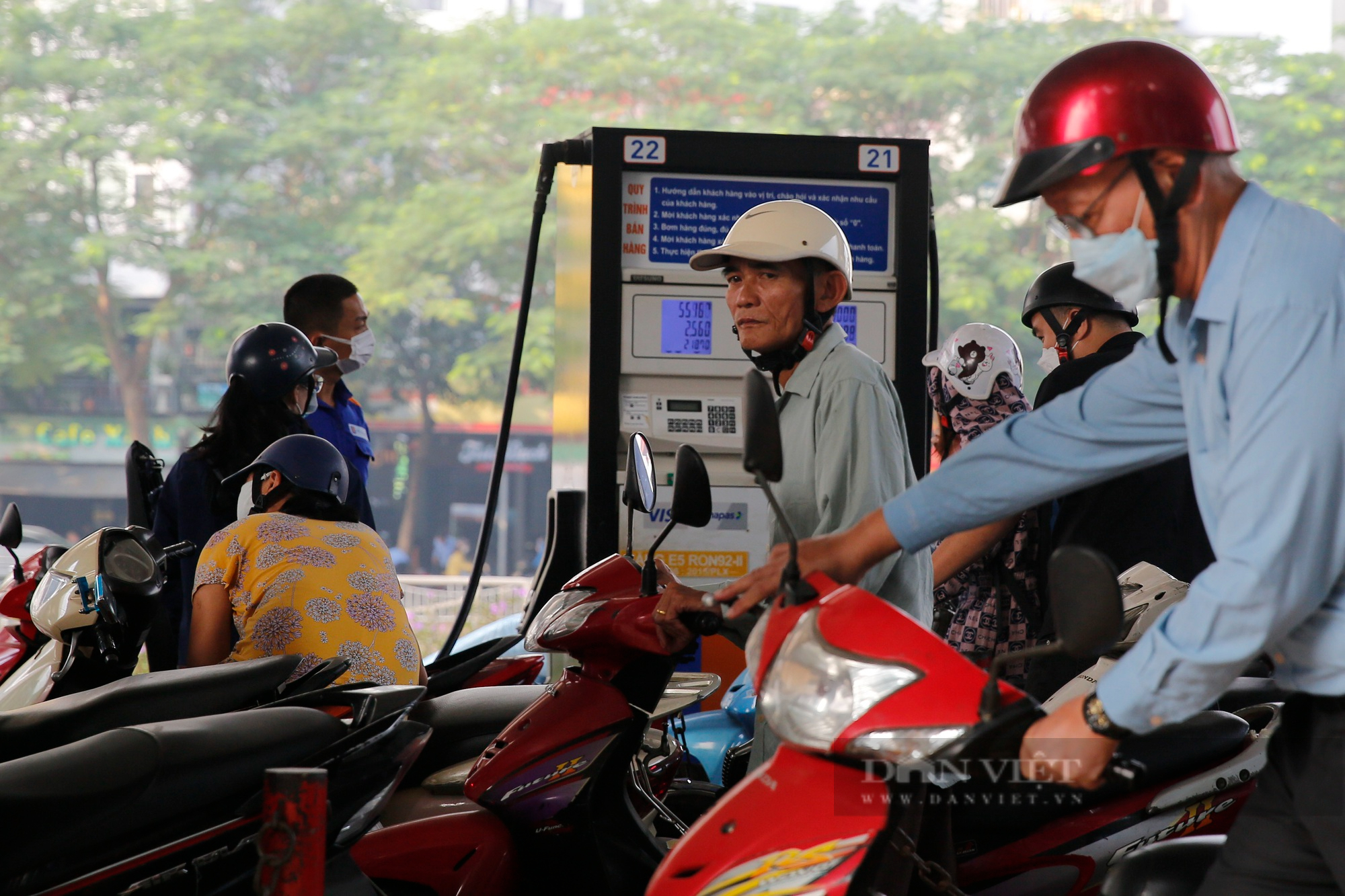 Nhiều cây xăng tại Hà Nội mở bán trở lại sau khi Bộ Công thương chỉ đạo “nóng” - Ảnh 11.
