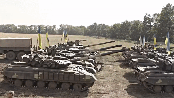 Ukraine tập trung chiến xa, sẵn sàng tung vào &quot;chảo lửa&quot; Kherson - Ảnh 15.