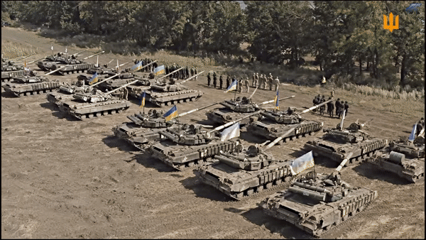 Ukraine tập trung chiến xa, sẵn sàng tung vào &quot;chảo lửa&quot; Kherson - Ảnh 16.