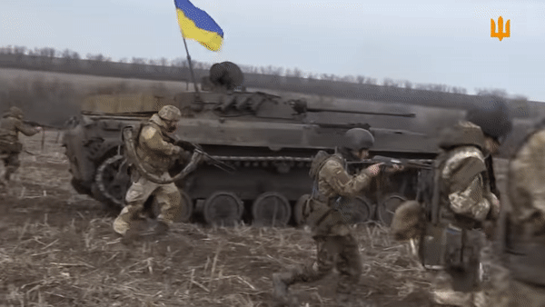 Ukraine tập trung chiến xa, sẵn sàng tung vào &quot;chảo lửa&quot; Kherson - Ảnh 18.
