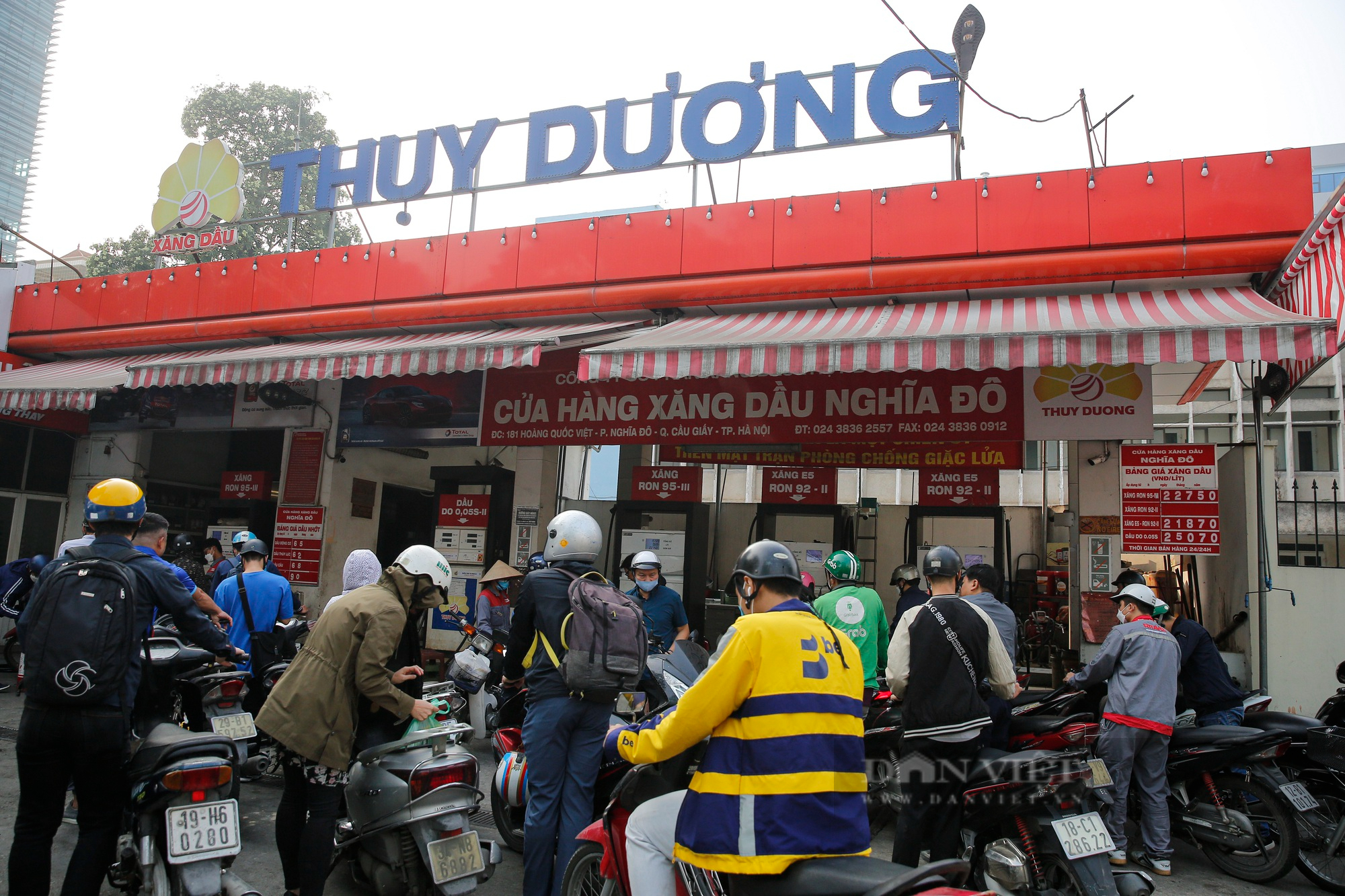 Nhiều cây xăng tại Hà Nội mở bán trở lại sau khi Bộ Công thương chỉ đạo “nóng” - Ảnh 5.