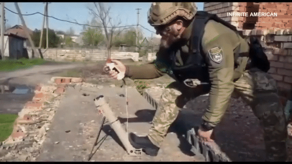 Mỹ viện trợ 1.100 UAV tự sát &quot;bóng ma phượng hoàng&quot;cho Ukraine - Ảnh 5.