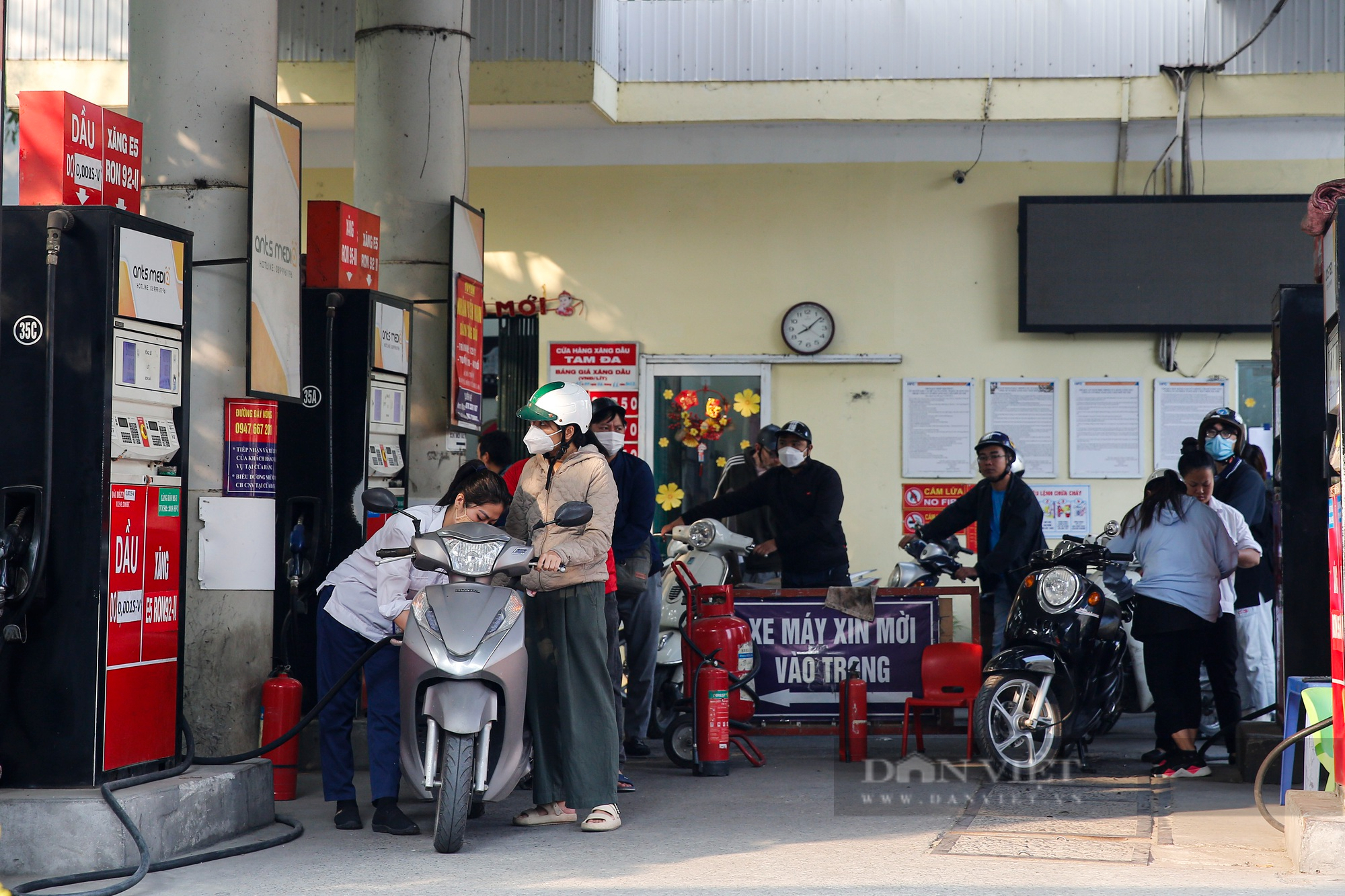 Nhiều cây xăng tại Hà Nội mở bán trở lại sau khi Bộ Công thương chỉ đạo “nóng” - Ảnh 7.