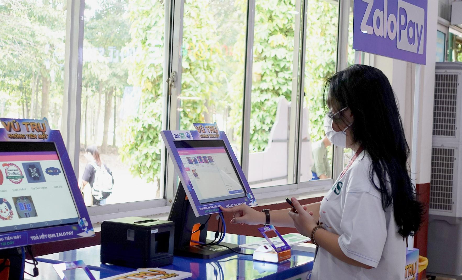 ZaloPay đưa mô hình “Canteen không tiền mặt” vào trường học - Ảnh 1.