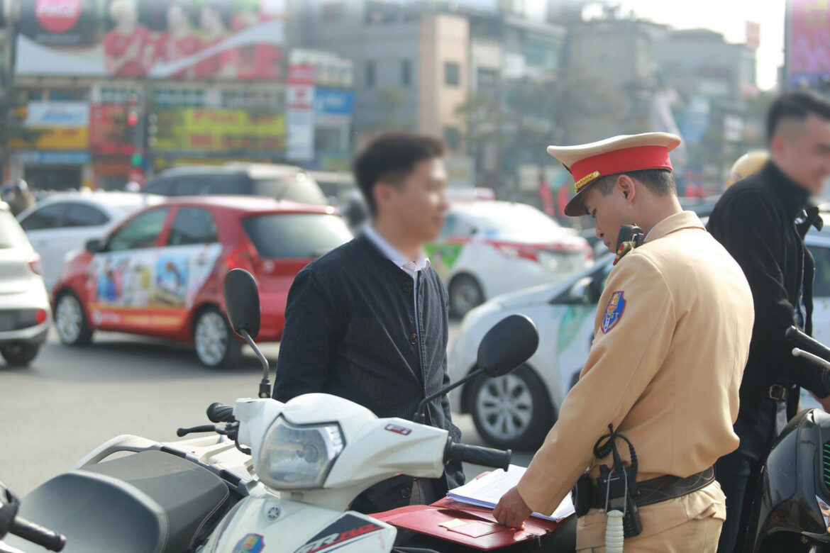 Quy trình CSGT kiểm tra hành chính, đây là những thứ người dân không cần  cung cấp