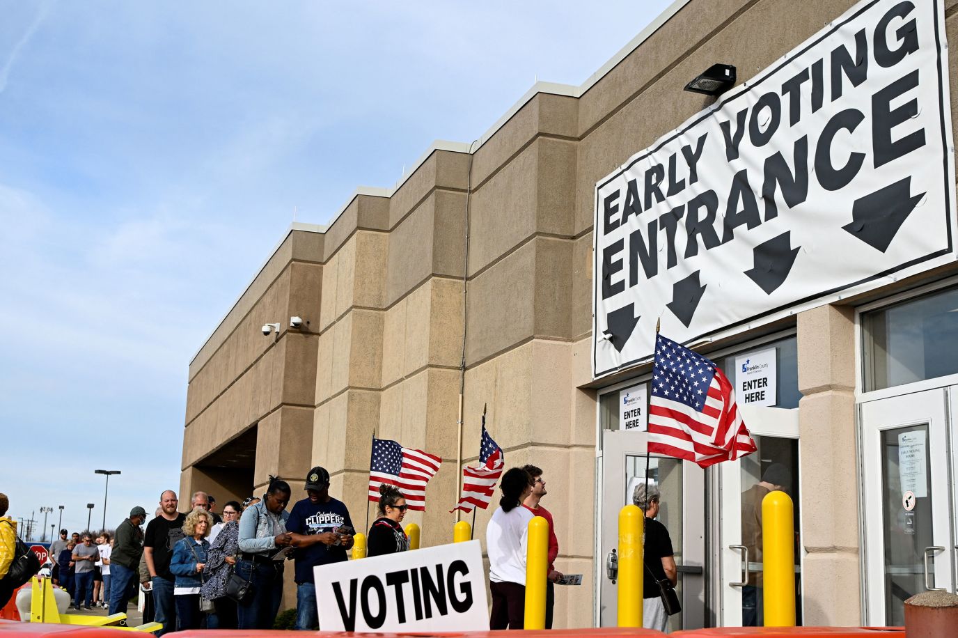 Bầu cử giữa kỳ Mỹ: 'Muôn kiểu' người Mỹ bỏ phiếu quyết định vận mệnh đất nước - Ảnh 6.