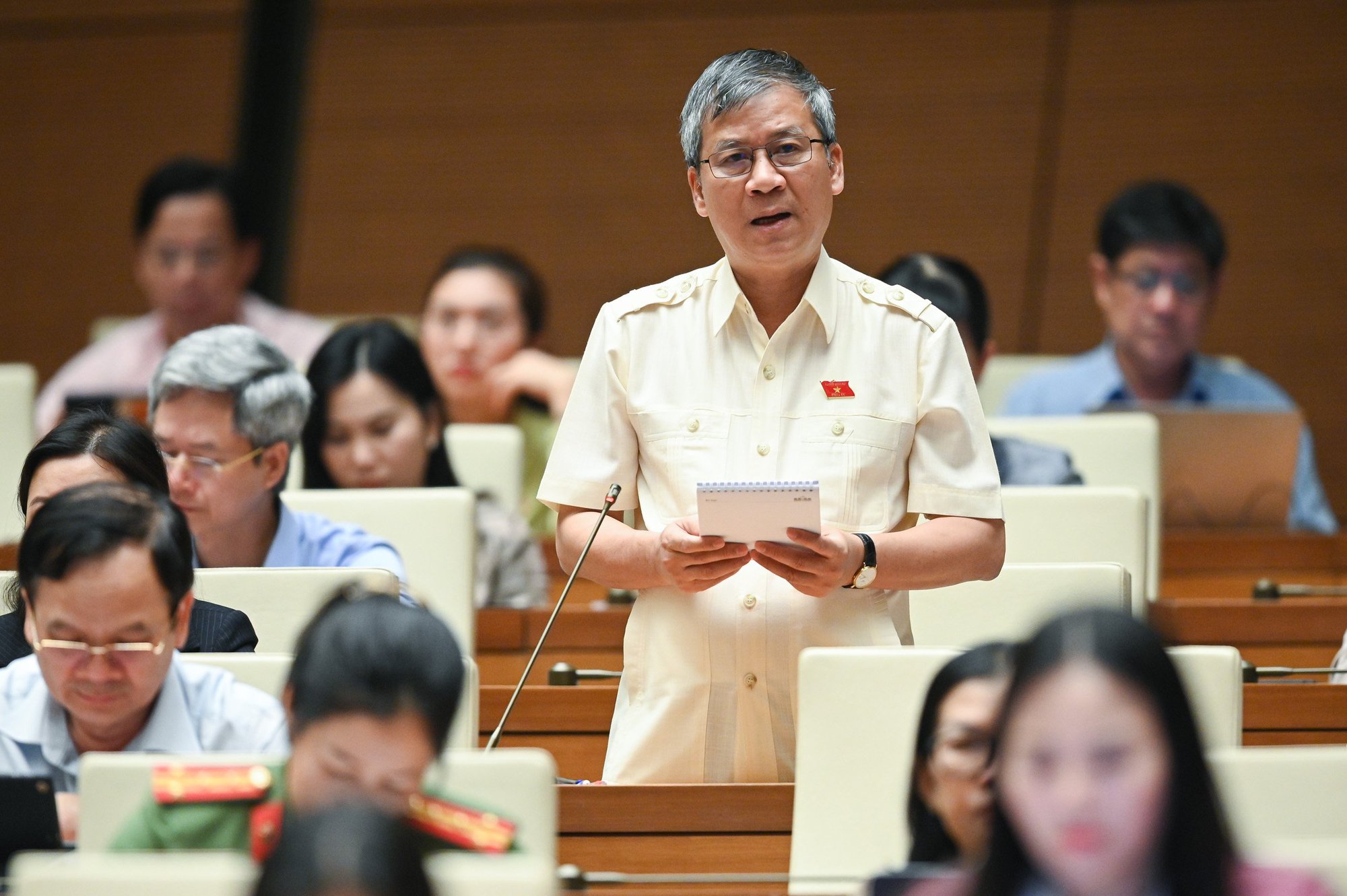 Đại biểu Quốc hội: Tham nhũng vặt ngày càng tinh vi, phong học hàm, học vị cũng cần phí bôi trơn - Ảnh 1.