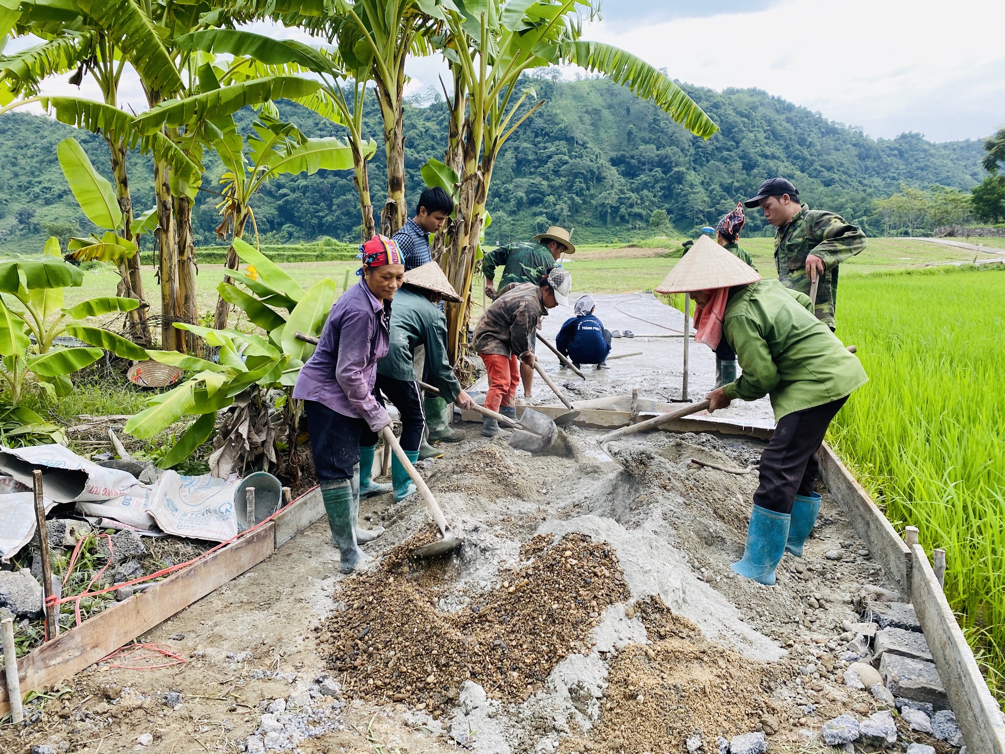 Tuyến đường kiểu mẫu nông thôn mới là một cách để xã Đạo Đức ở Hà Giang nâng cao tiêu chí giao thông - Ảnh 4.