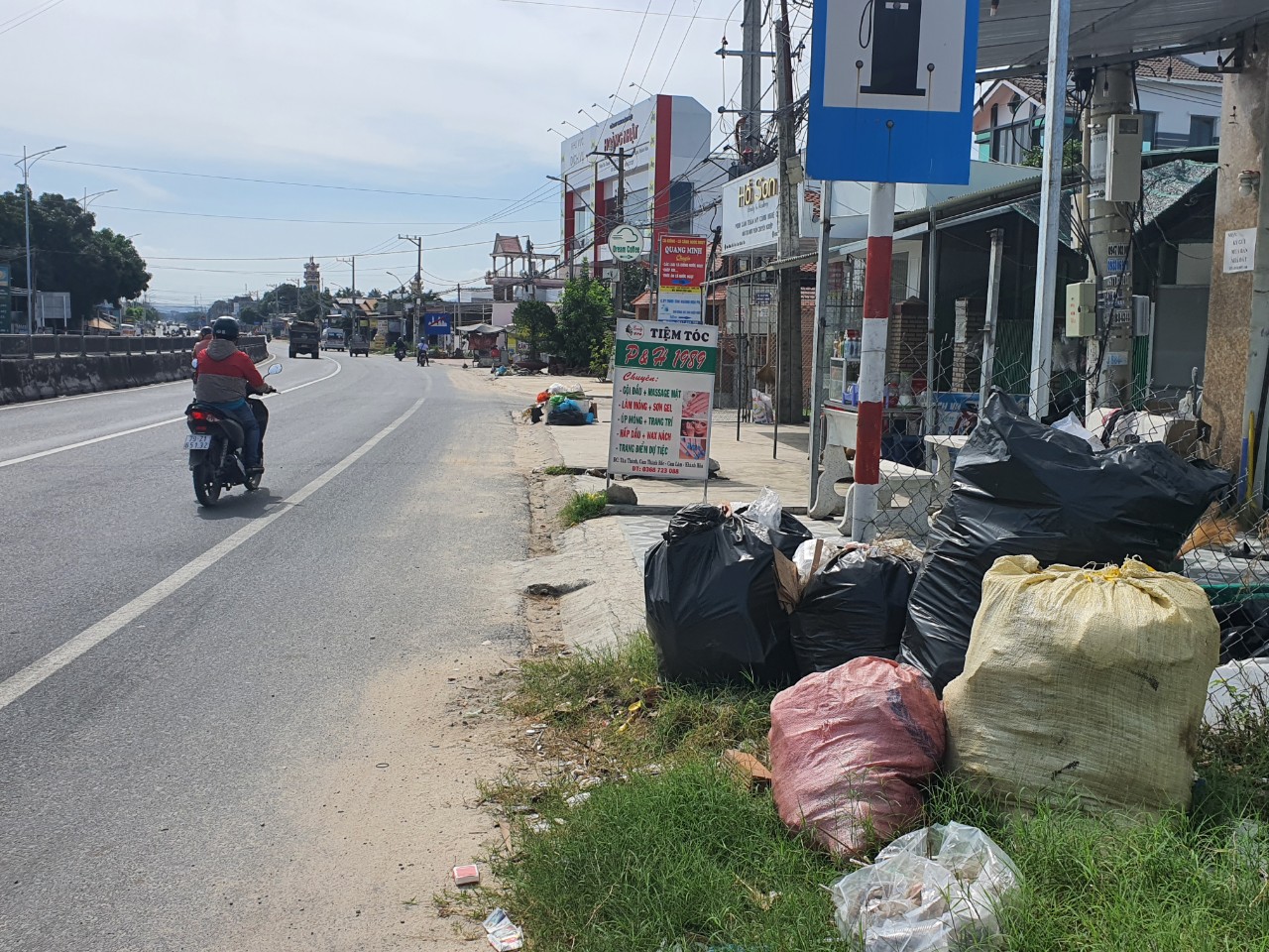 Khánh Hòa: Lãnh đạo doanh nghiệp nói gì về tình trạng rác ùn ứ, chất đống - Ảnh 1.