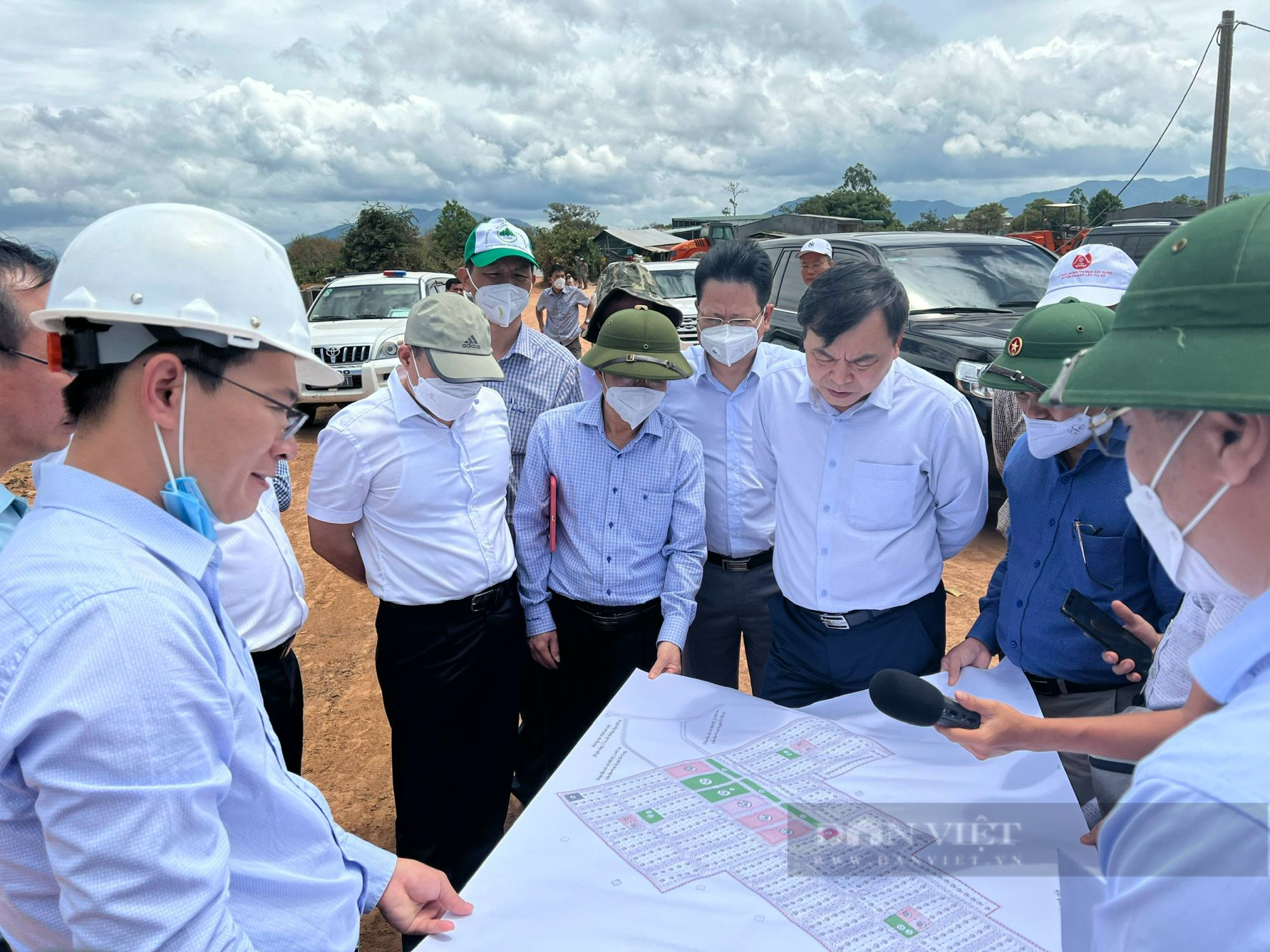 Sắp chặn dòng thuỷ lợi lớn nhất Đắk Lắk, dân vẫn chưa di dời khỏi lòng hồ - Ảnh 2.