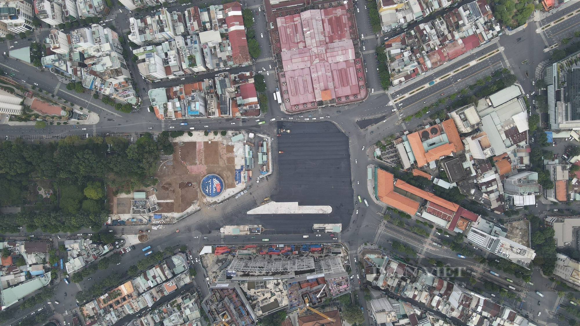 Chuẩn bị trả mặt bằng phía trước chợ Bến Thành: Giảm ùn tắc giao thông xung quanh mặt đường Lê Lợi - Ảnh 3.
