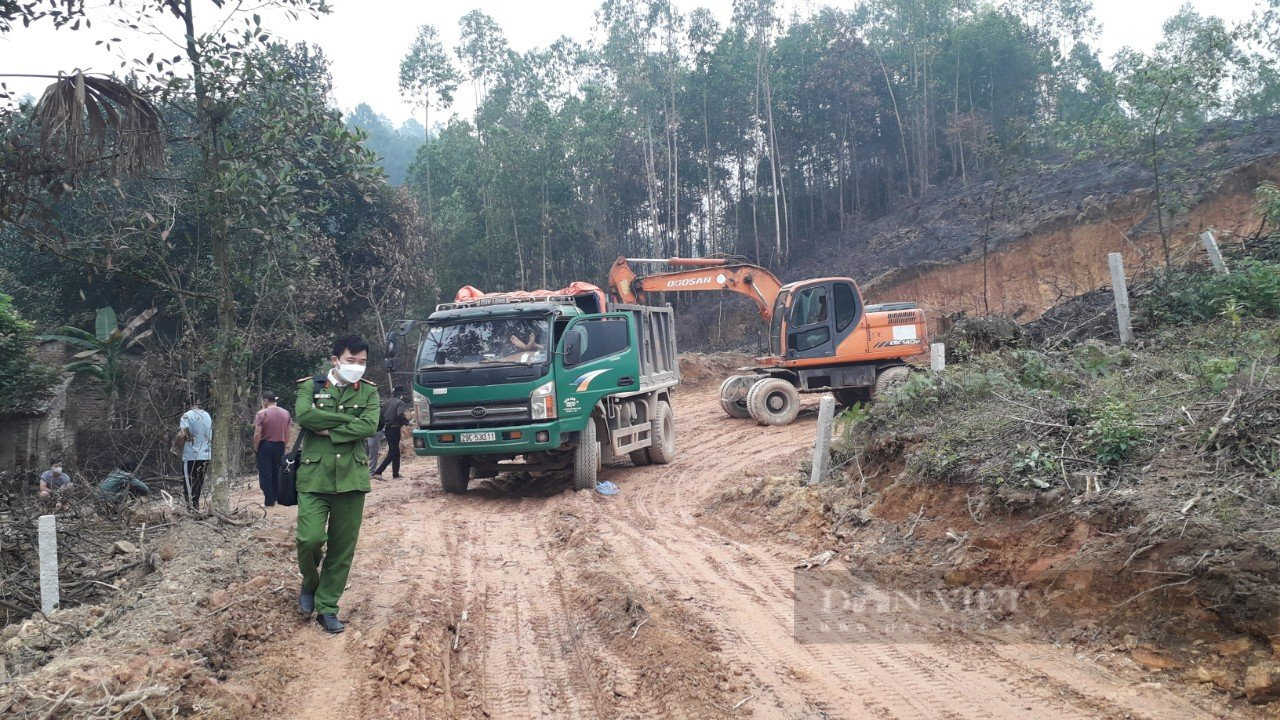 Thái Nguyên: Tạm đình chỉ chức vụ Chủ tịch và Phó Chủ tịch UBND xã liên quan đến việc khai thác đất trái phép - Ảnh 1.