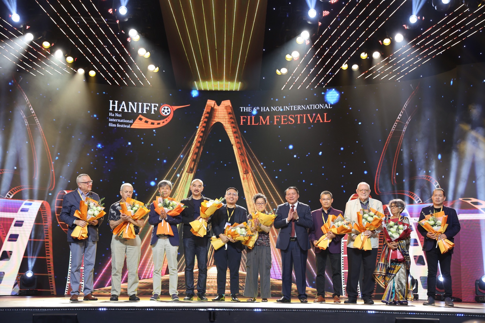 Dàn diễn viên, hoa hậu lộng lẫy tại LHP quốc tế Hà Nội 2022 - Ảnh 2.