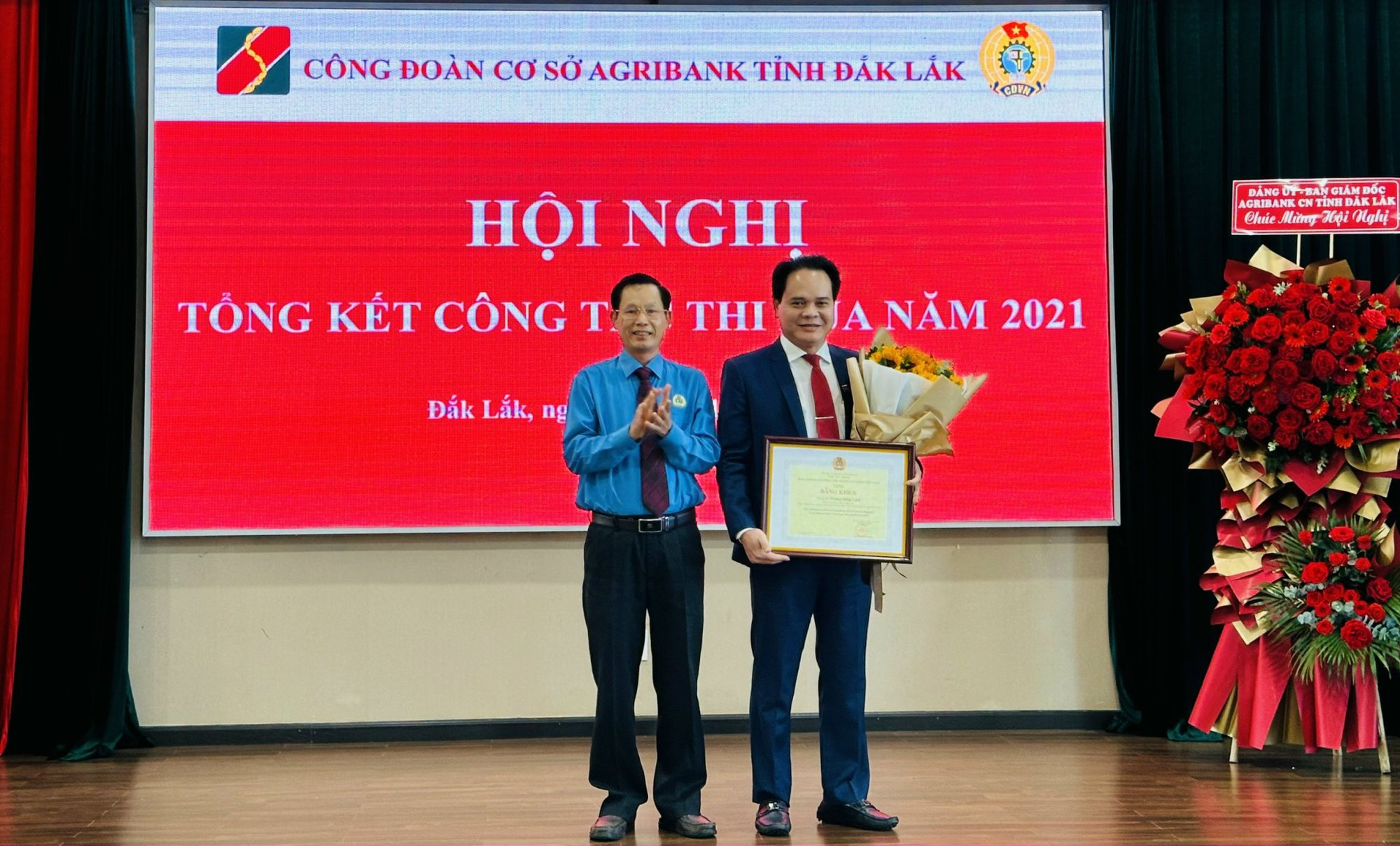 Nhiều tập thể, cá nhân thuộc Agribank Đắk Lắk được Tổng Liên đoàn lao động, Công đoàn Ngân hàng Việt Nam tặng bằng khen - Ảnh 1.