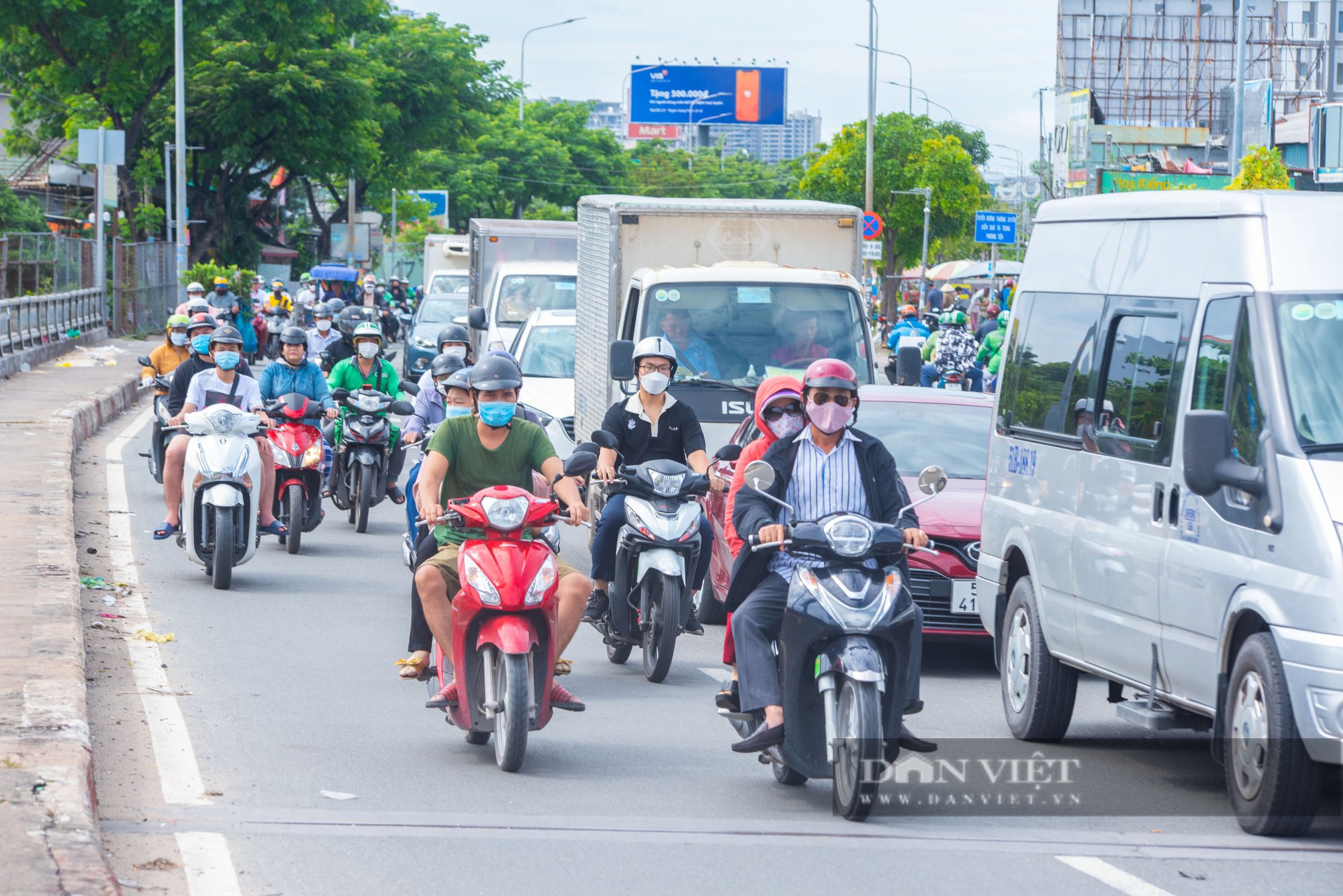 Nhiều tuyến đường cửa ngõ phía nam TP.HCM ùn tắc liên tục vào cao điểm sáng, chiều - Ảnh 6.