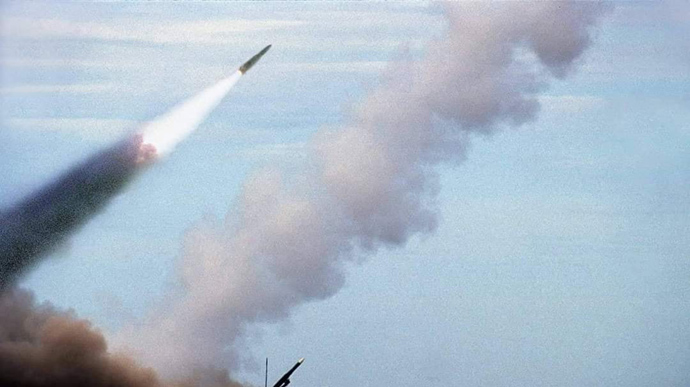 Ukraine ồ ạt tấn công 14 cụm quân Nga, bắn hạ tên lửa đối phương trên biển Đen - Ảnh 1.
