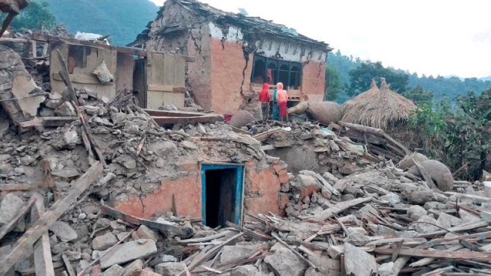 Động đất mạnh ở Nepal làm nhiều người chết, rung chuyển cả thủ đô Ấn Độ - Ảnh 1.
