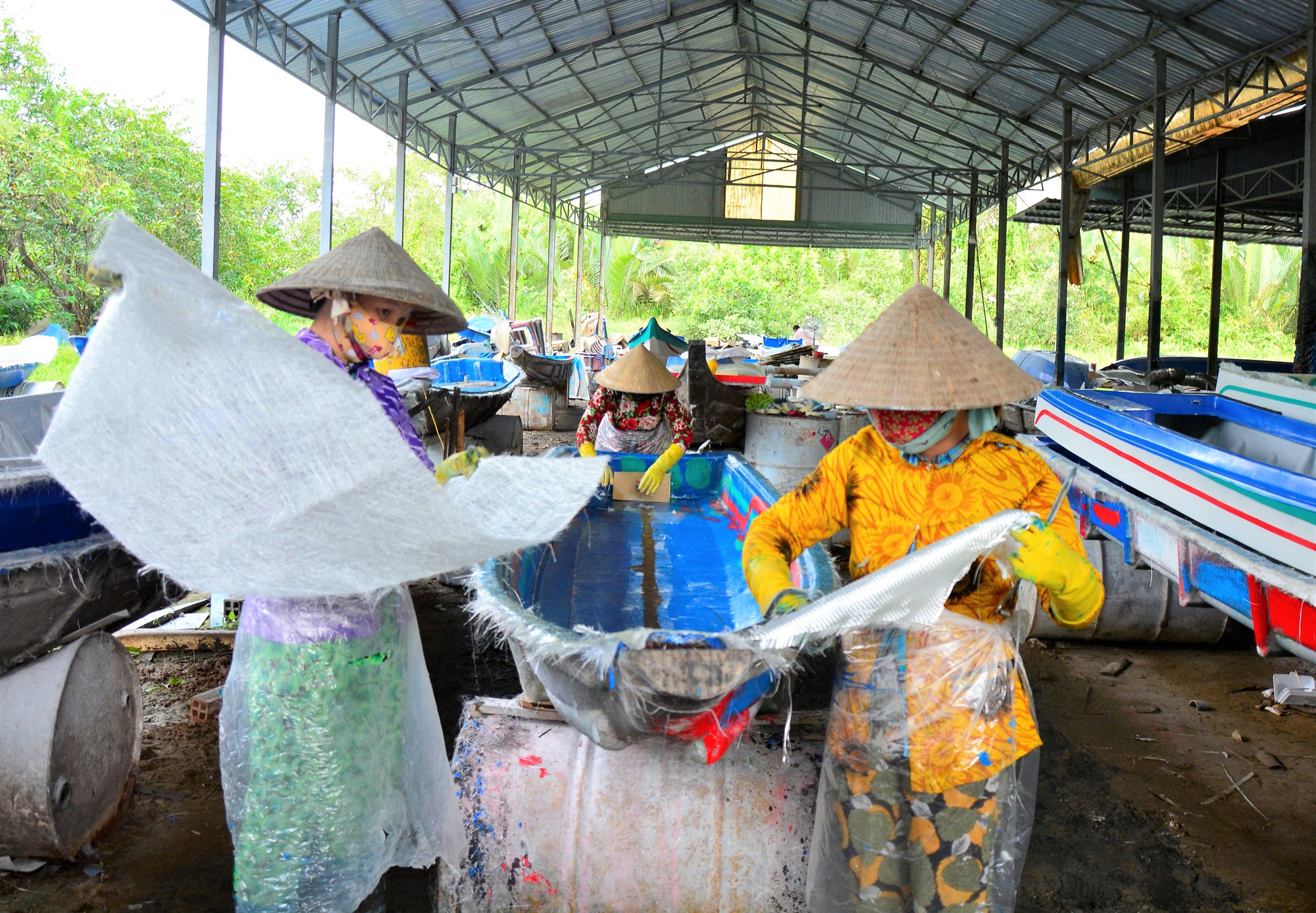 Kiên Giang: Dân xóm nghề truyền thống rủng rỉnh tiền vào mùa nước nổi - Ảnh 5.