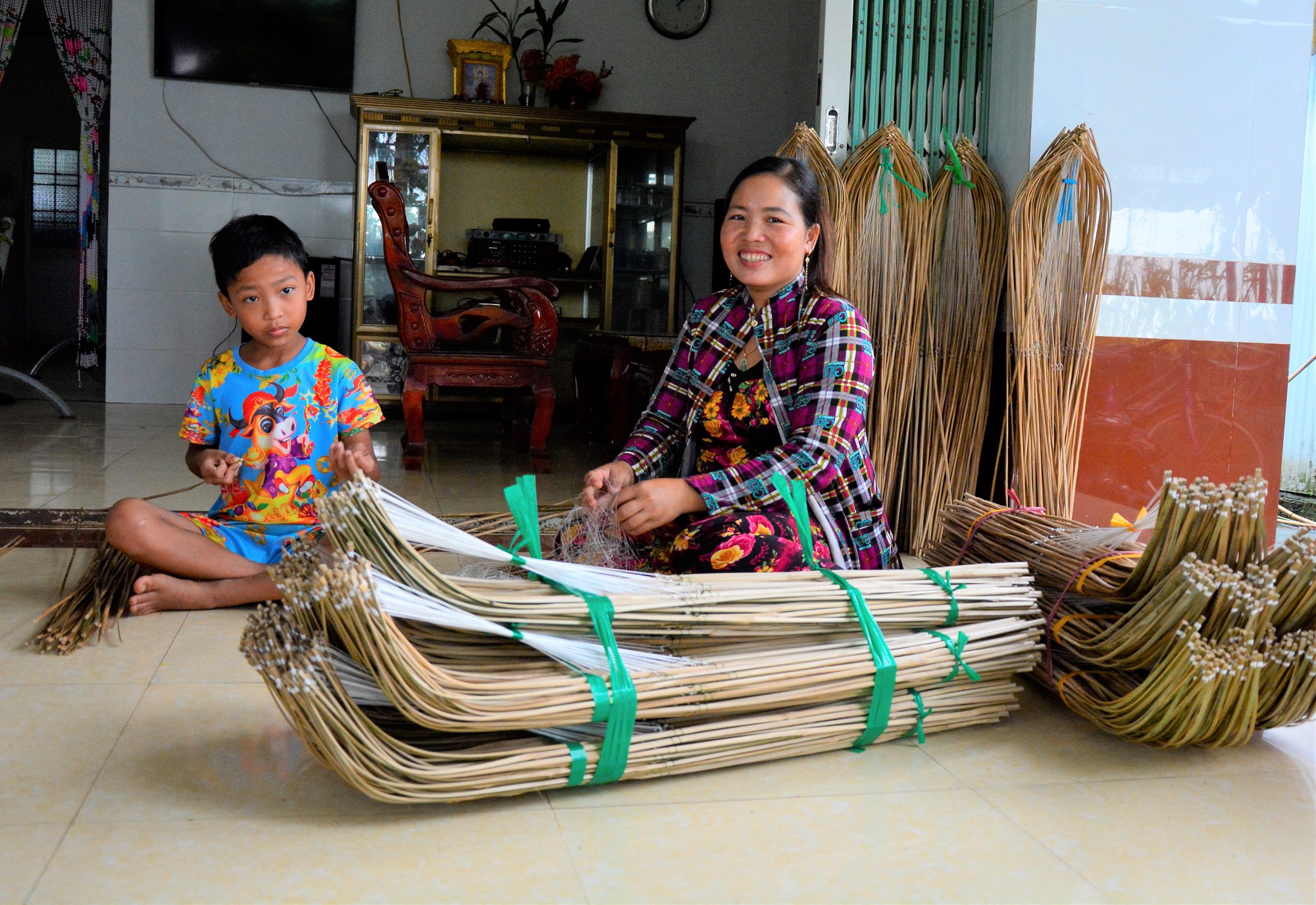 Kiên Giang: Dân xóm nghề truyền thống rủng rỉnh tiền vào mùa nước nổi - Ảnh 3.