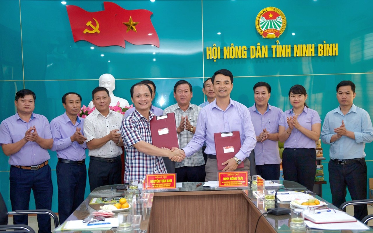 Ninh Bình: Ký chương trình phối hợp với Hội Nông dân tỉnh Đồng Nai - Ảnh 2.