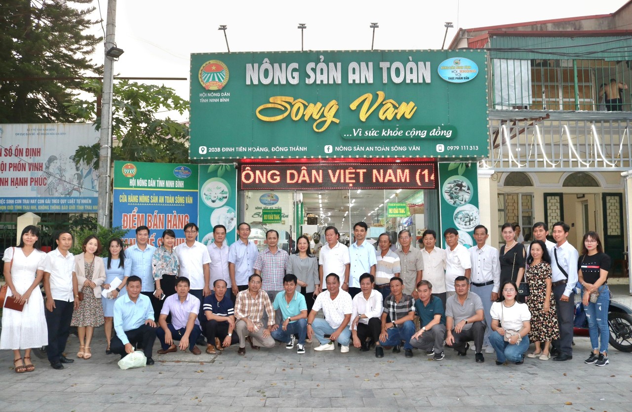 Ninh Bình: Ký chương trình phối hợp với Hội Nông dân tỉnh Đồng Nai - Ảnh 3.