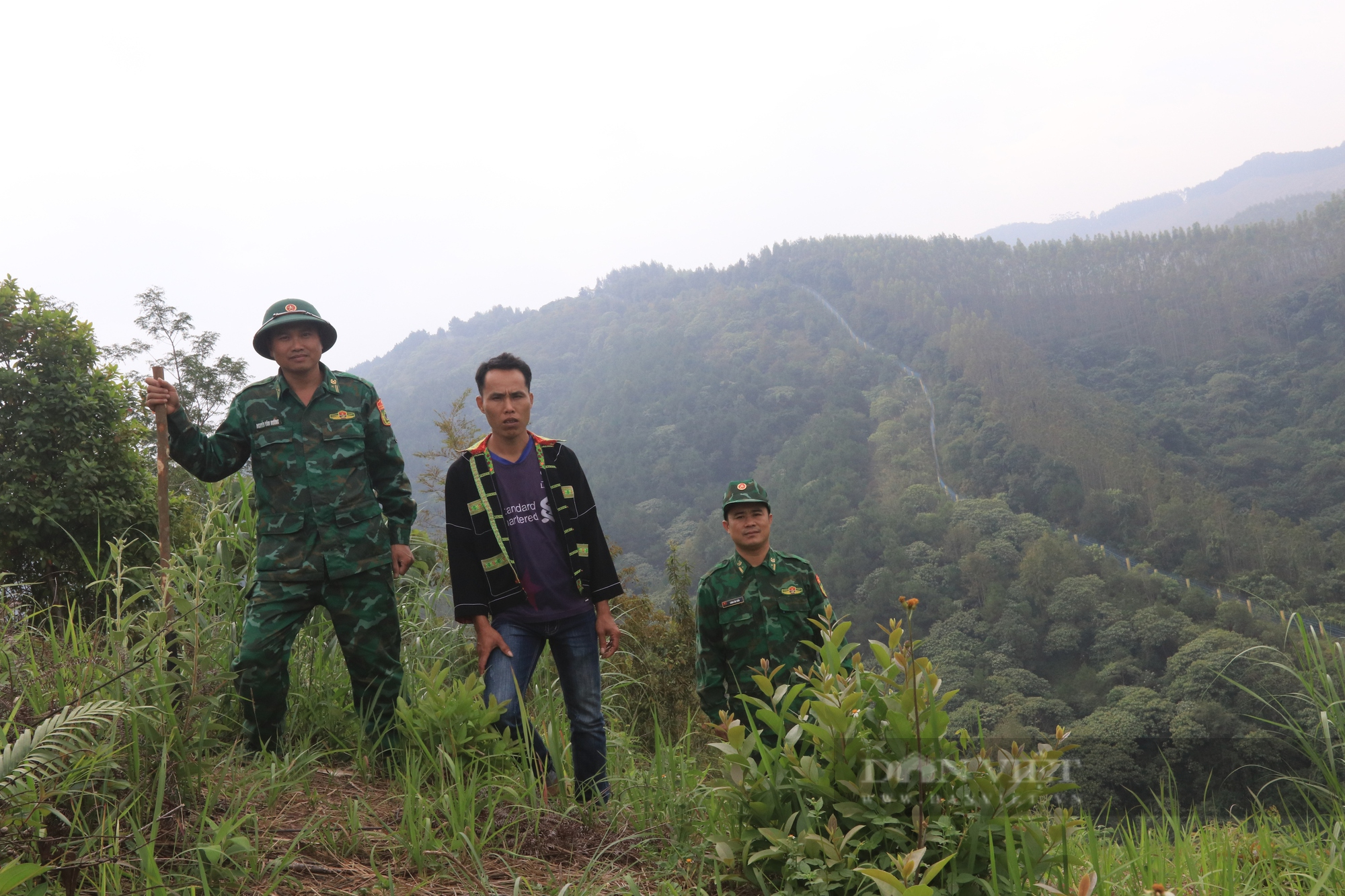 Bí thư tỉnh ủy Lạng Sơn:  Viết thư kêu gọi ủng hộ xây dựng đường tuần tra bảo vệ đường biên mốc giới. - Ảnh 3.